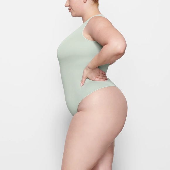 SKIMS Essential Crew Neck Sleeveless Bodysuit limited edition Agave Green - Picture 3 of 8